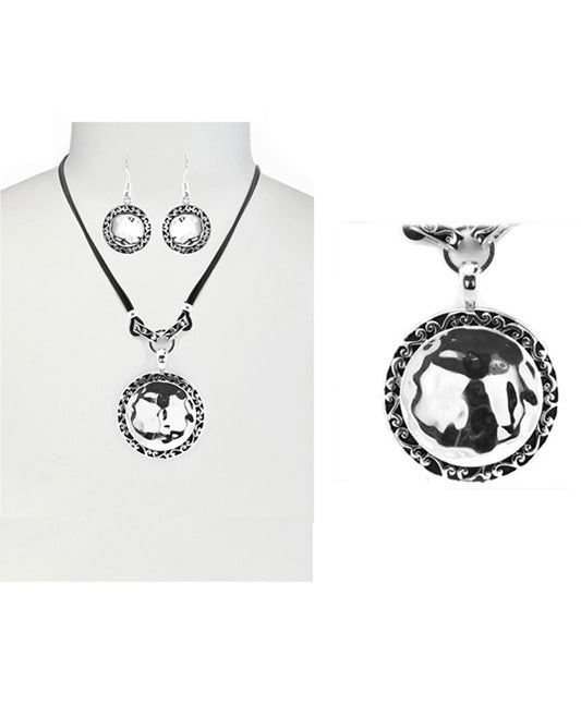 Tailored Look Hammered Circle Necklace Set