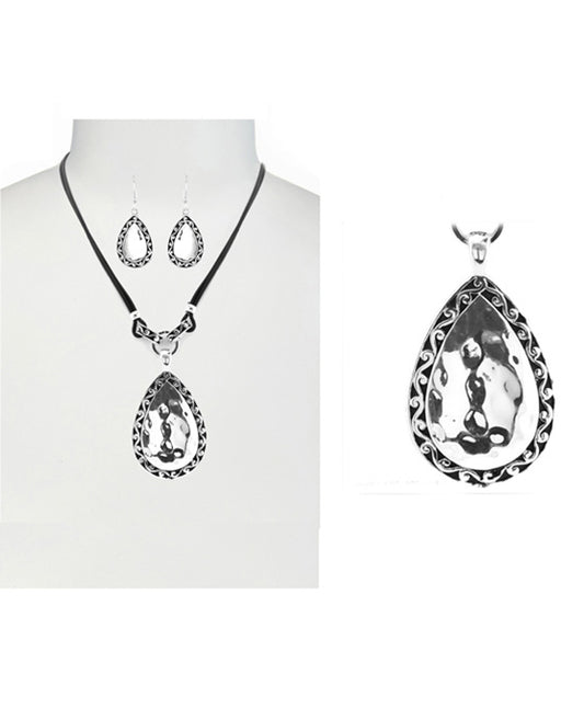 Tailored Look Hammered Teardrop Necklace Set