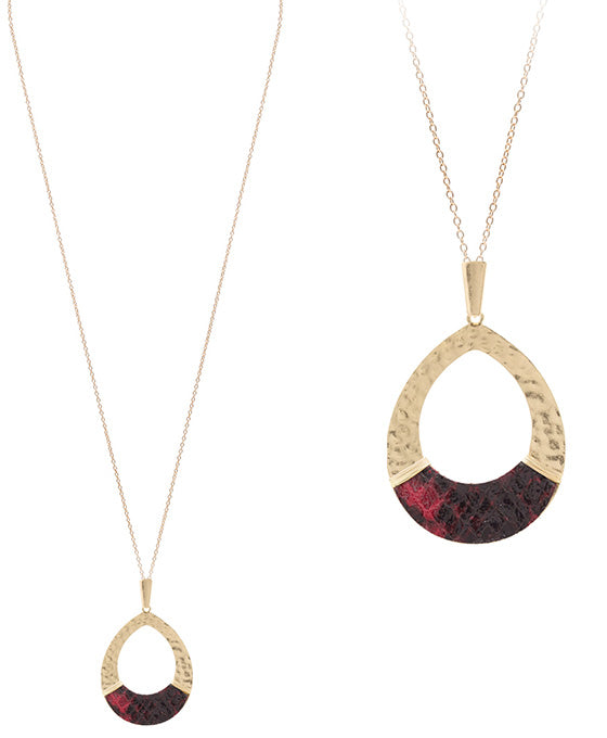 Teardrop Shape PU w/ Metal Pendant Necklace