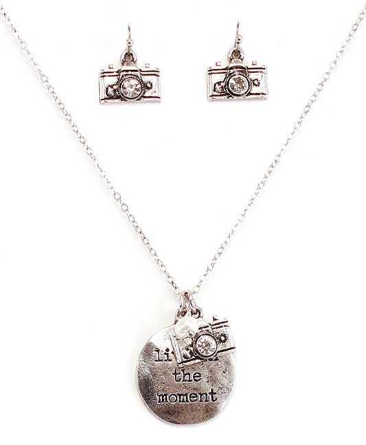 LIVE IN THE MOMENT Necklace Set