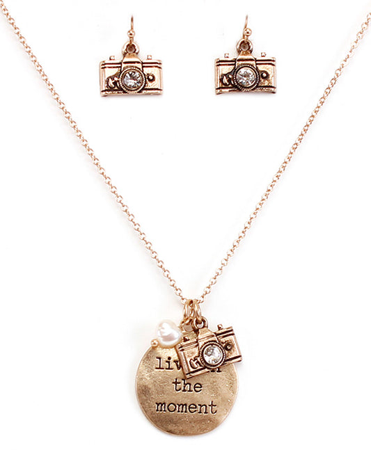 LIVE IN THE MOMENT Necklace Set